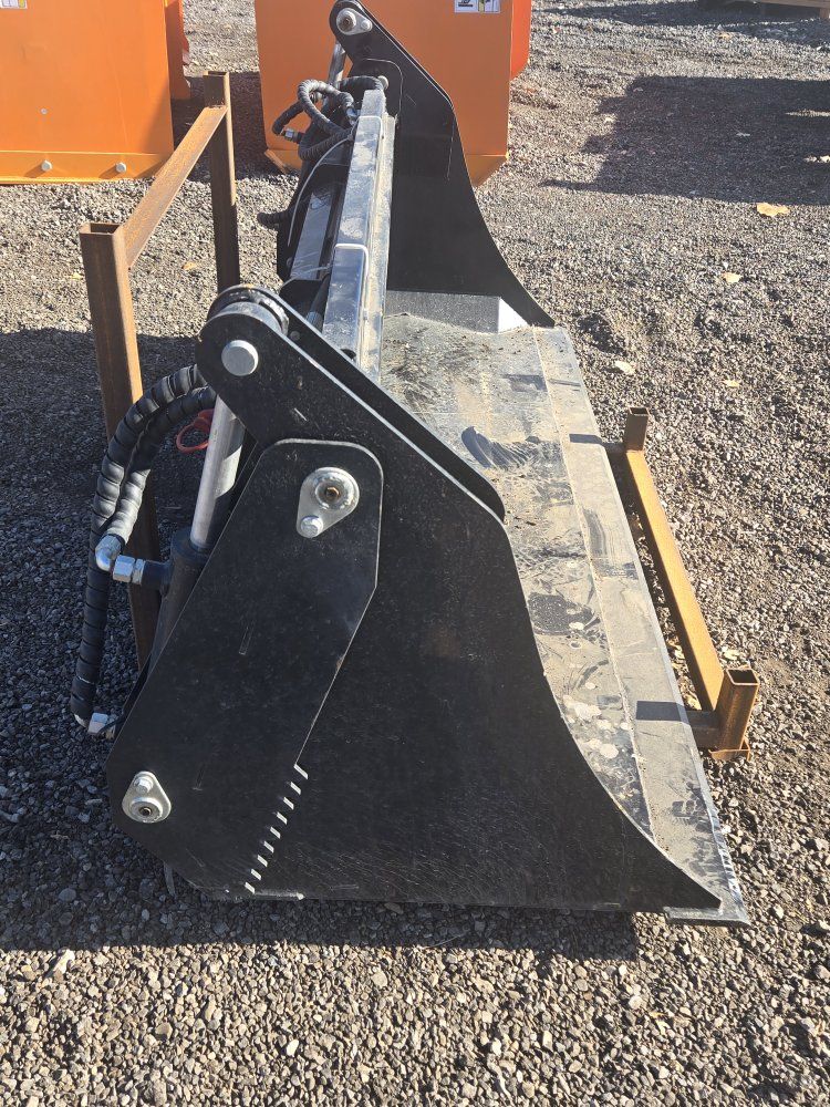 Main image 3