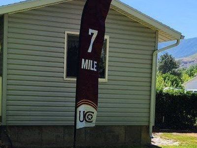 Falcon/Sunbird Large Banner Stand w/ X-Base (5-Section Stand & Base) - 7 Mile U of U Logo