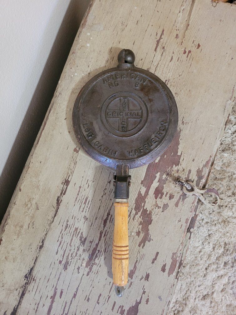 Vintage American No 8 Original "Log Cabin" Cast Iron Waffle Iron (Iron only, no base).