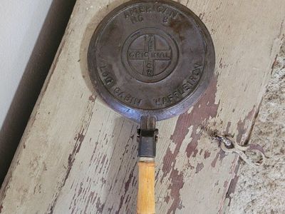 Vintage American No 8 Original "Log Cabin" Cast Iron Waffle Iron (Iron only, no base).