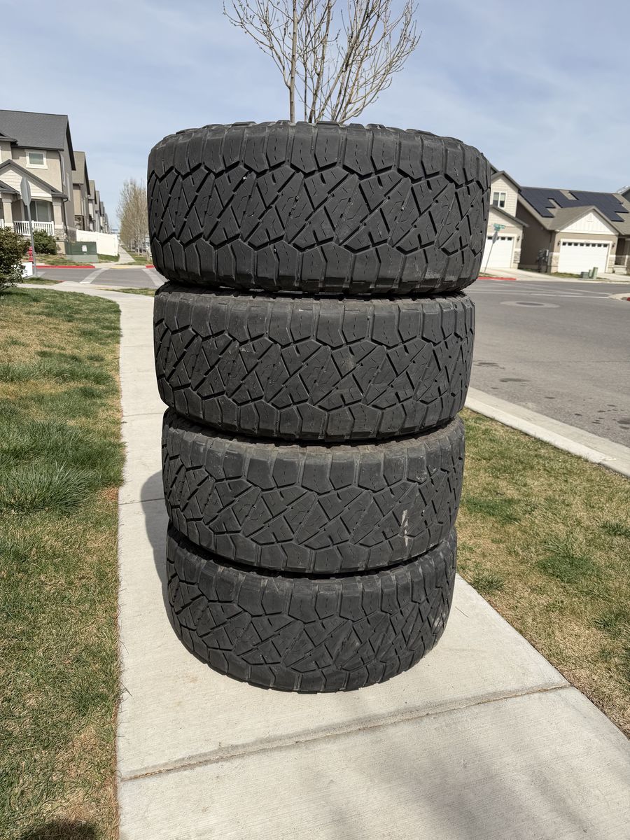 37/13.50R22 Nitto Ridge Grappler Load F 12ply