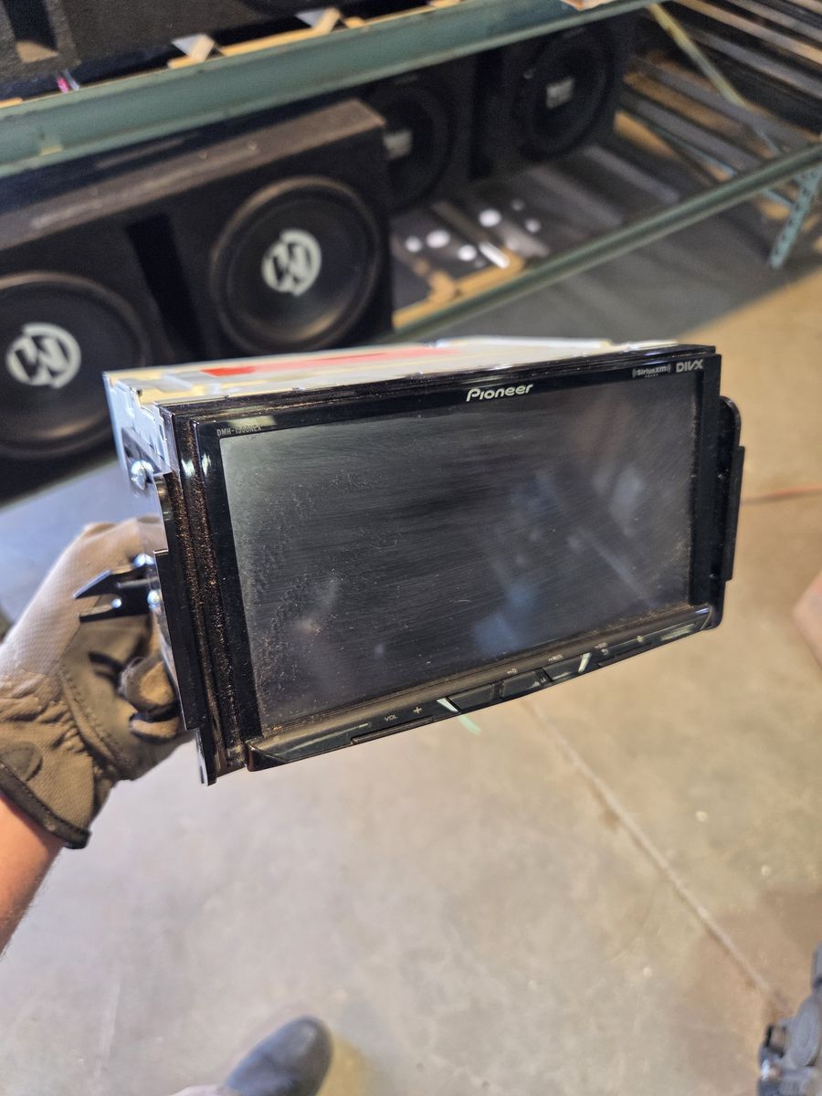 Pioneer touch screen radio