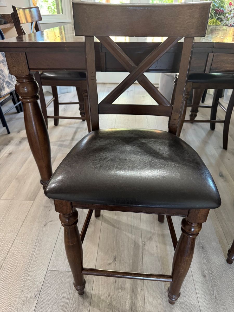 Dining/Kitchen Table w/ chairs 