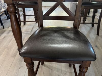 Dining/Kitchen Table w/ chairs