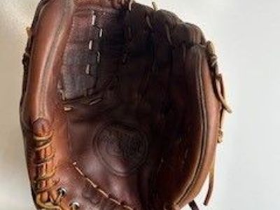 Wilson A2000 baseball mit
