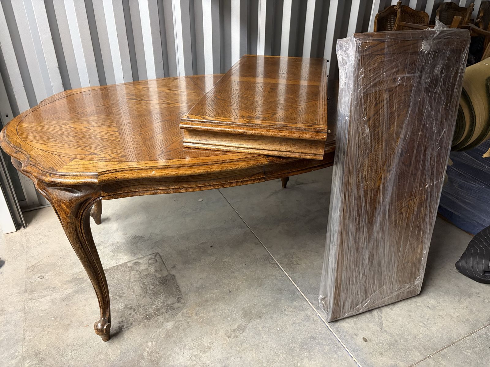 Vintage Oak Wood Oval Dining Table with Two Leaves, Carved Legs - Extendable Seating
