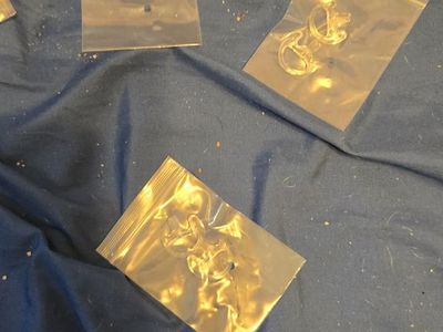 Set of ear adapters for mics