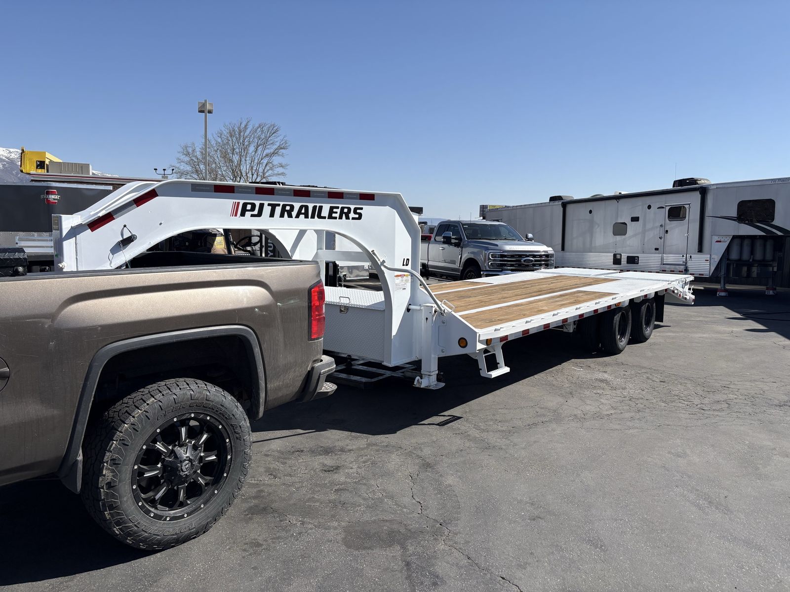 25 foot pj gooseneck trailer