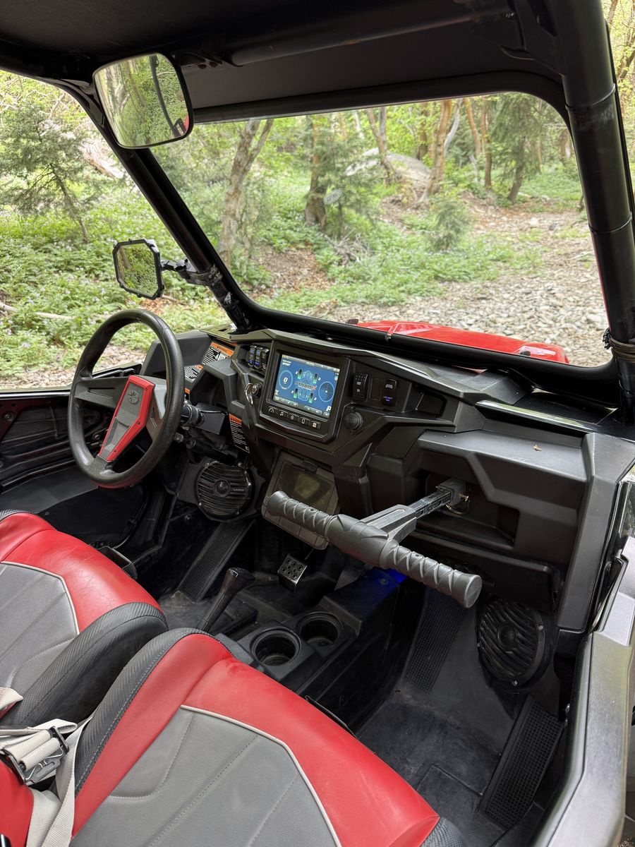 Main image 6