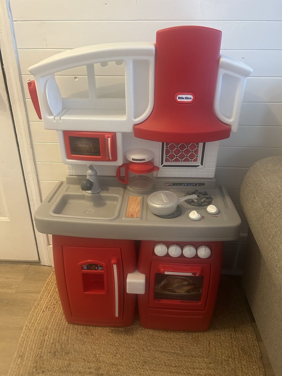 Little Tikes  grow with me kitchen