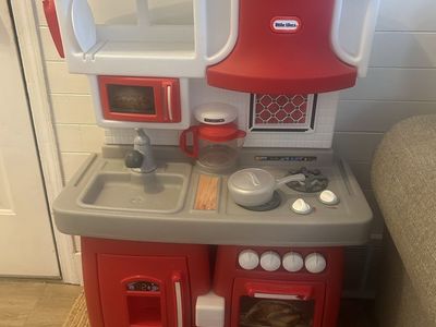 Little Tikes grow with me kitchen