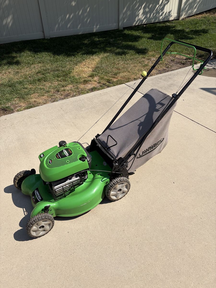 Lawn-Boy 20-Inch Self-Propelled Gas Lawn Mower with Bagger