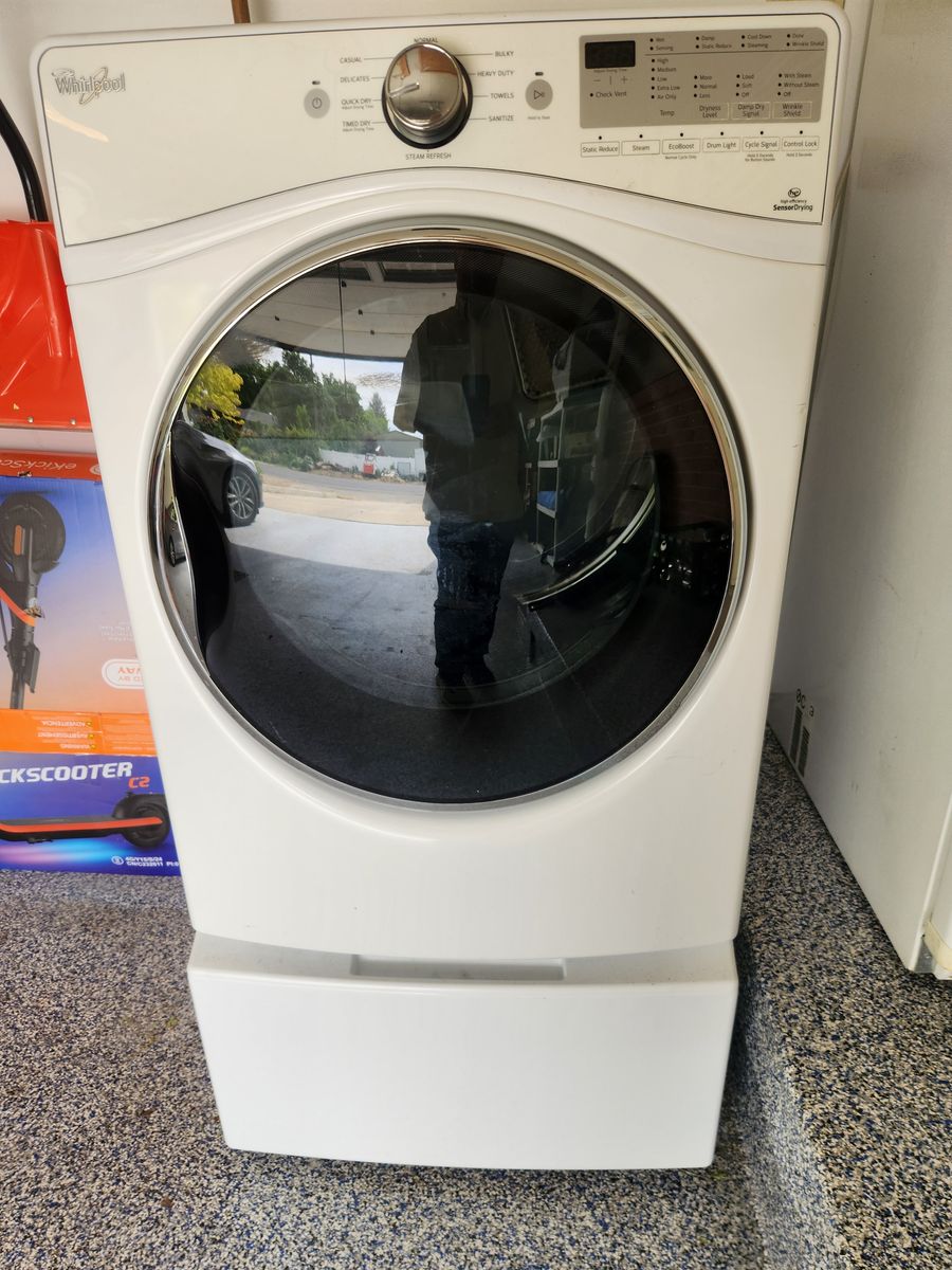 Whirlpool Electric dryer with Pedestal