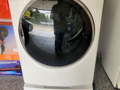 Whirlpool Electric dryer with Pedestal