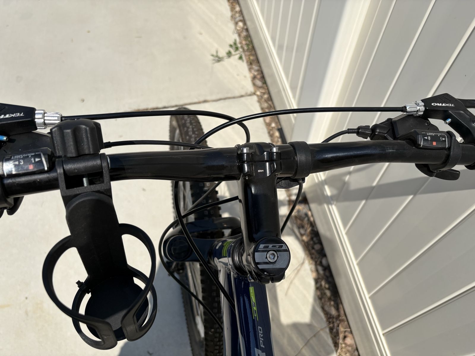 GT Aggressor Pro Mountain Bike - Front Suspension, Disc Brakes, Dark Blue