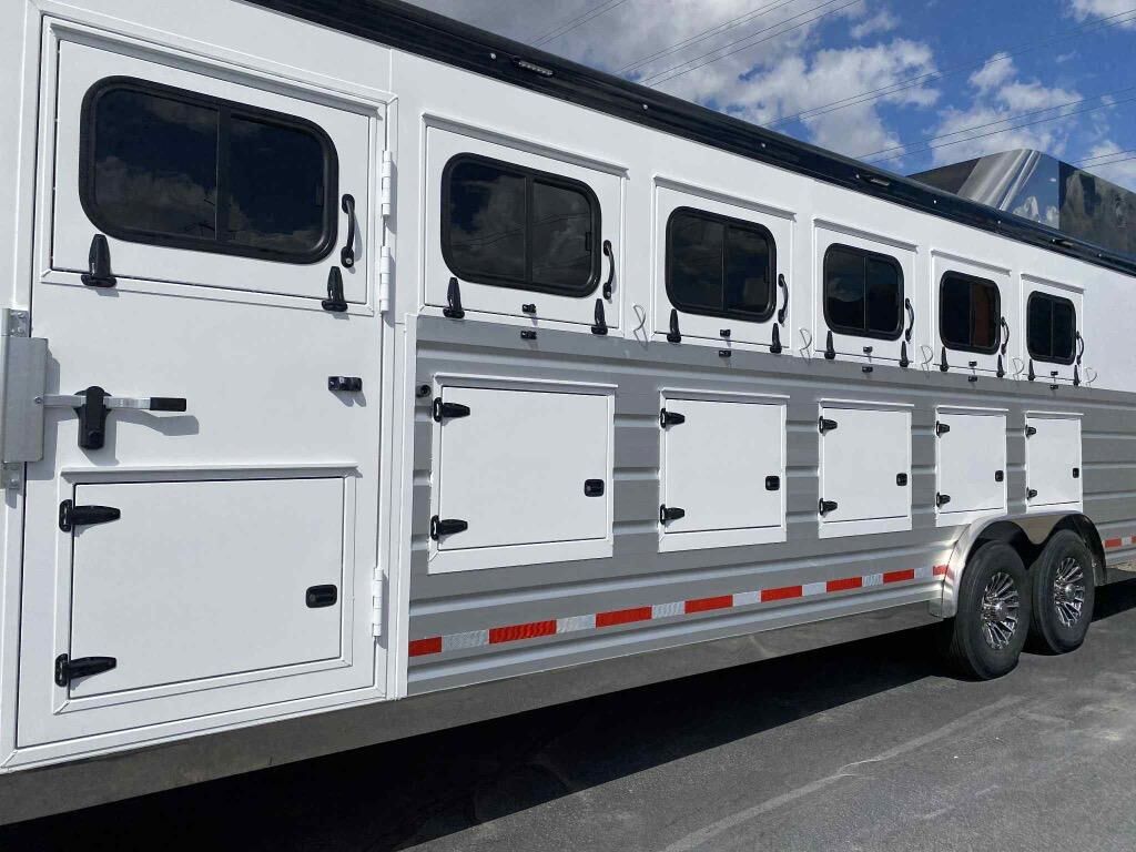 New 2026 Trails West Sierra 6 Horse GN (LOADED WITH FEATURES!)