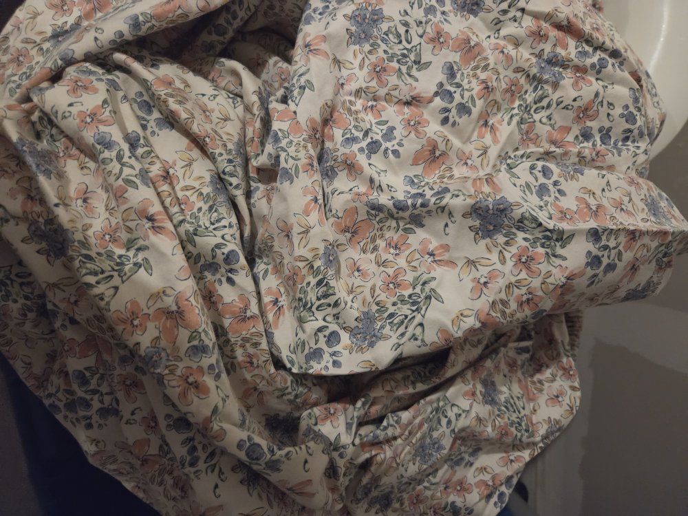 Floral Print Bedding Sheet Set - Beige, Pink, and Blue Floral Pattern queen size