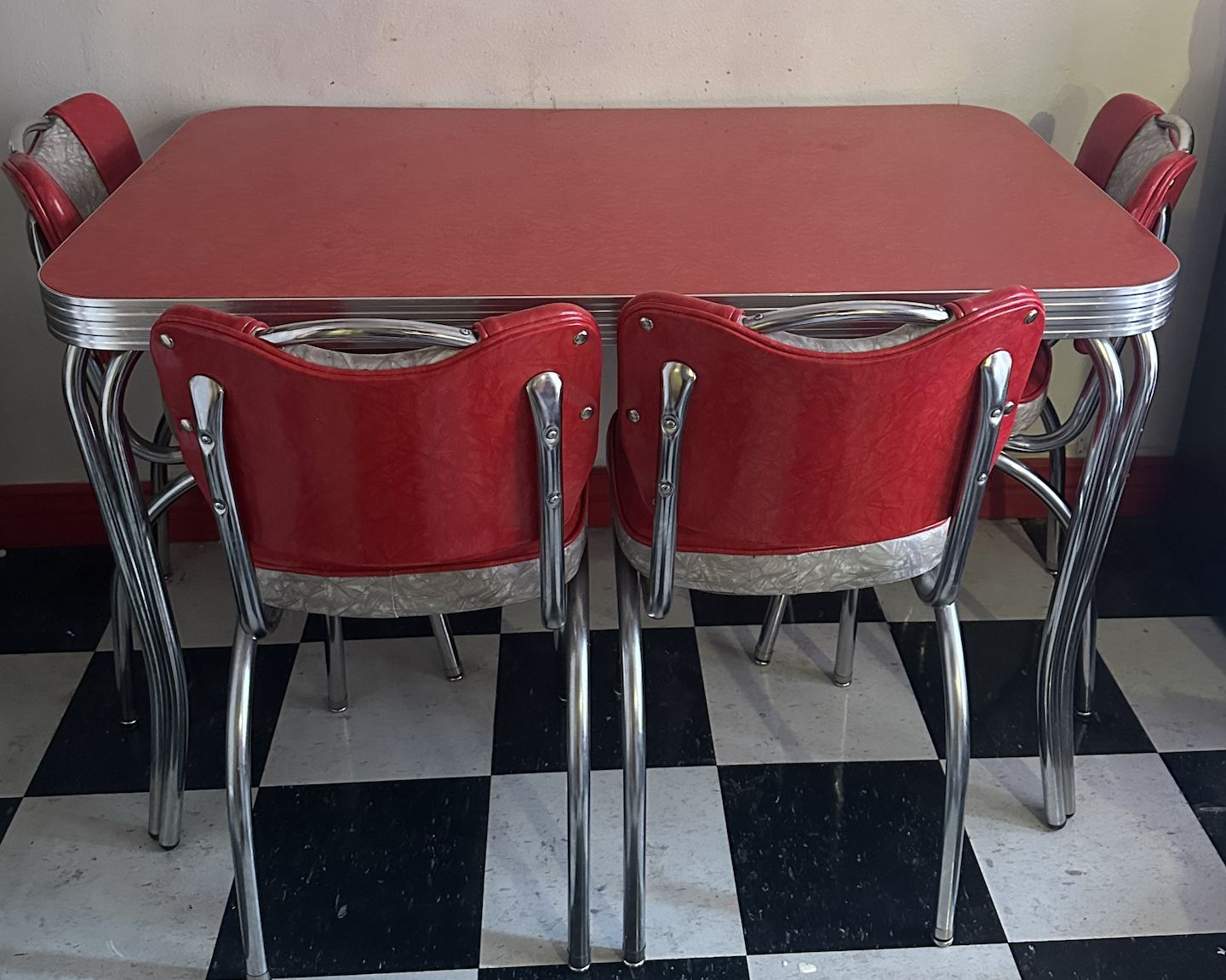 Diner style table with 4 chairs