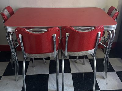 Diner style table with 4 chairs