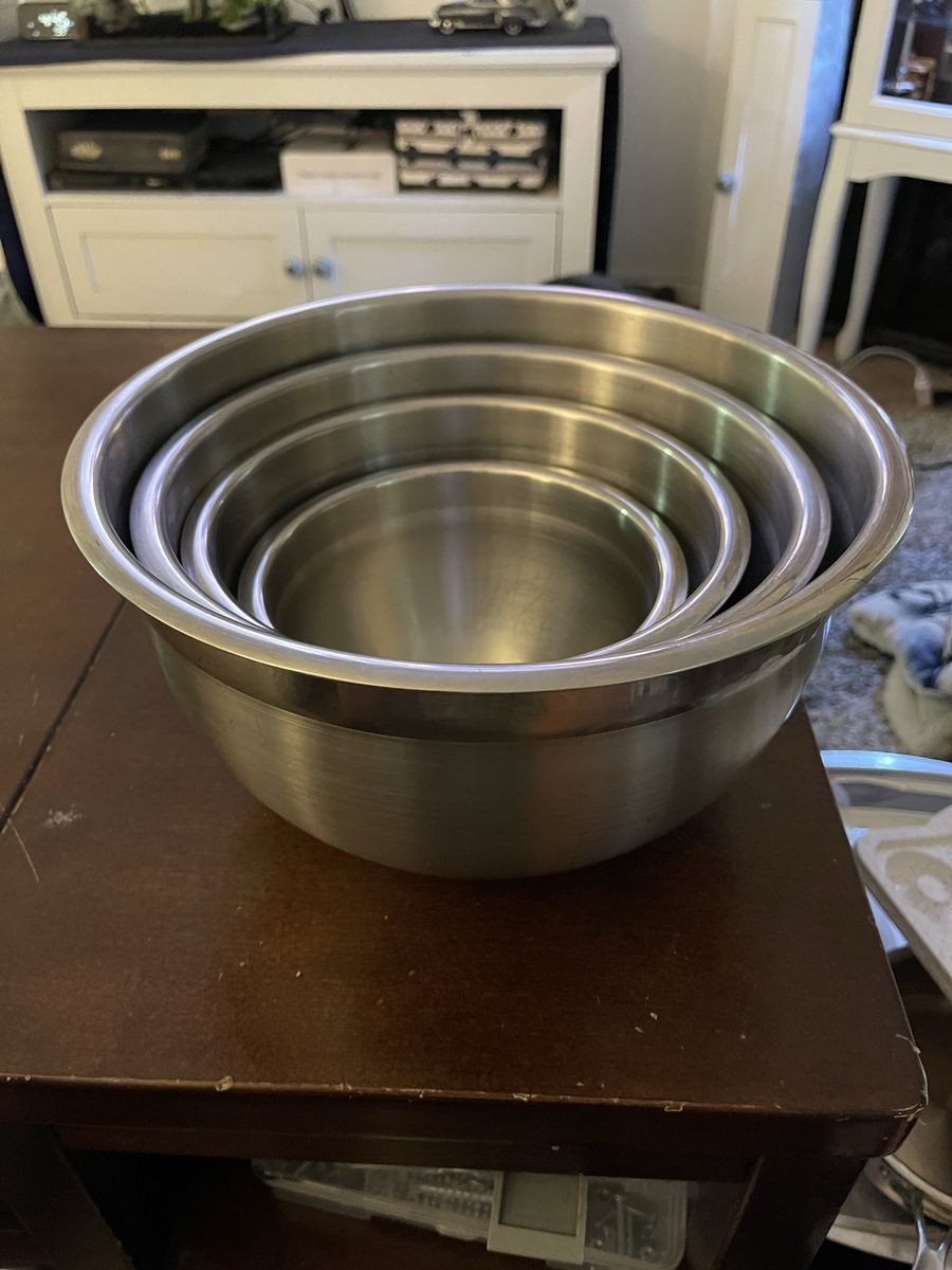 Stainless Steel Nesting Mixing Bowl Set (4 pieces)