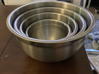 Stainless Steel Nesting Mixing Bowl Set (4 pieces)