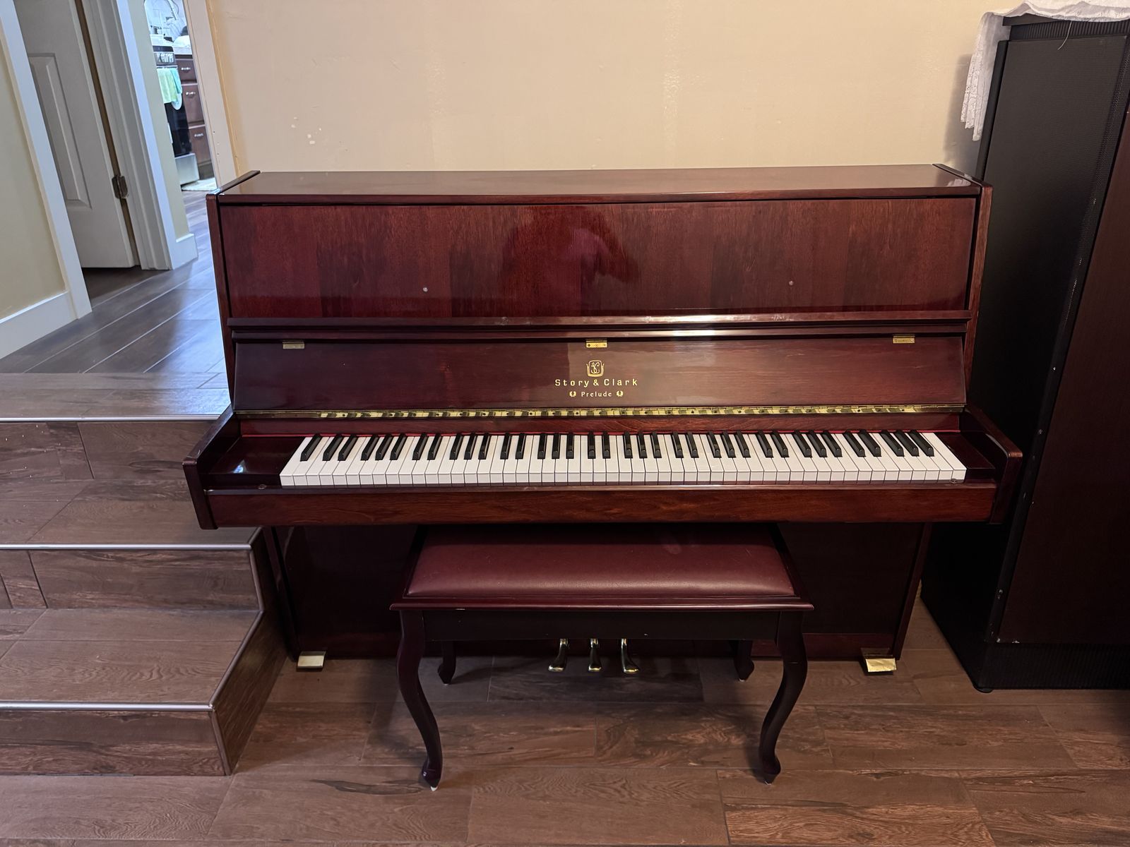 Story&Clark Piano with free delivery and free home tuning