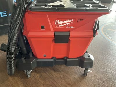 Milwaukee 6 Gallon Wet/Dry Vacuum E75014697