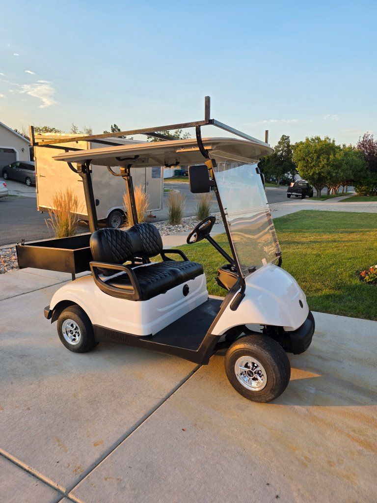 PRICED TO SELL ASAP. Yamaha Electric Golf Cart