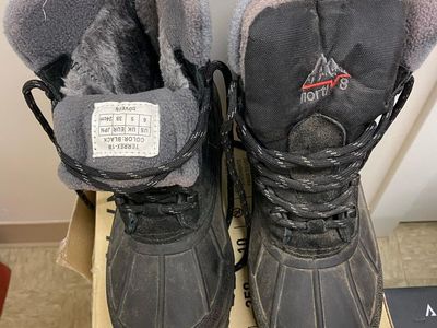 North 8 Snow Boots (Size 6)