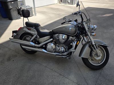 Honda VTX 1300 Custom Cruiser Motorcycle - Silver, Low Miles, Windshield, Passenger Backrest