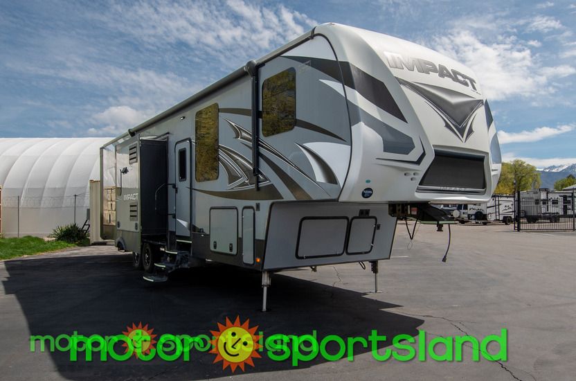 2017 Keystone Impact 341 Toy Hauler Garage Center Bath