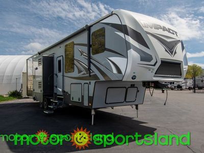 2017 Keystone Impact 341 Toy Hauler Garage Center Bath