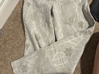 Hidden Jeans by Gypsies & Gentlemen Women's Grey Leaf Print Skinny Jeans Size 24