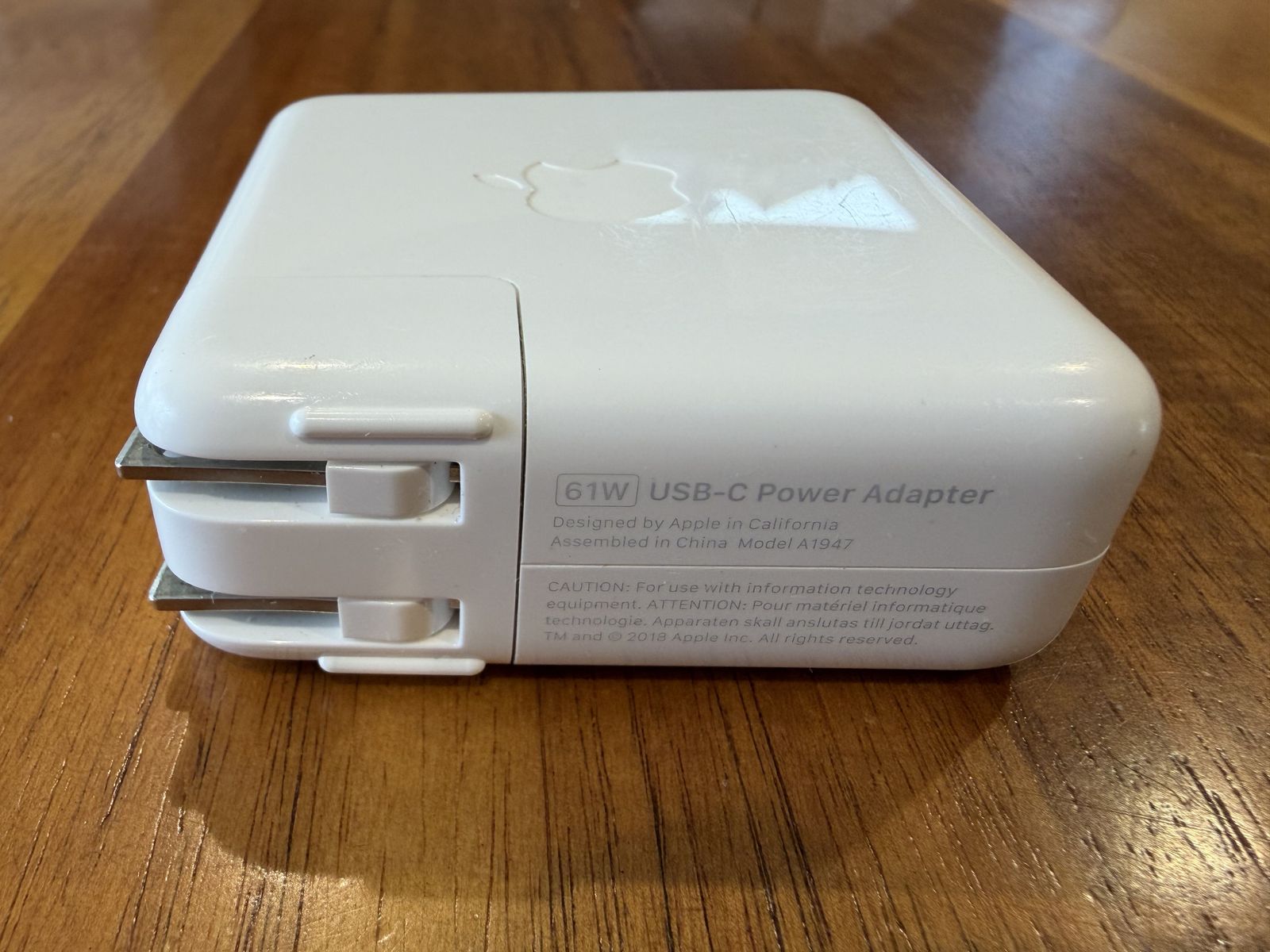 Apple laptop 61W USB-C power adapter