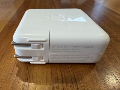 Apple laptop 61W USB-C power adapter