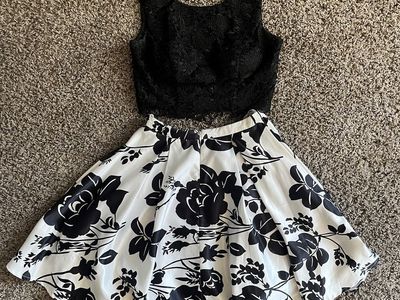 Black Lace Crop Top & Floral Pleated Skirt Set - Women's Formal Two-Piece Outfit, Size 4