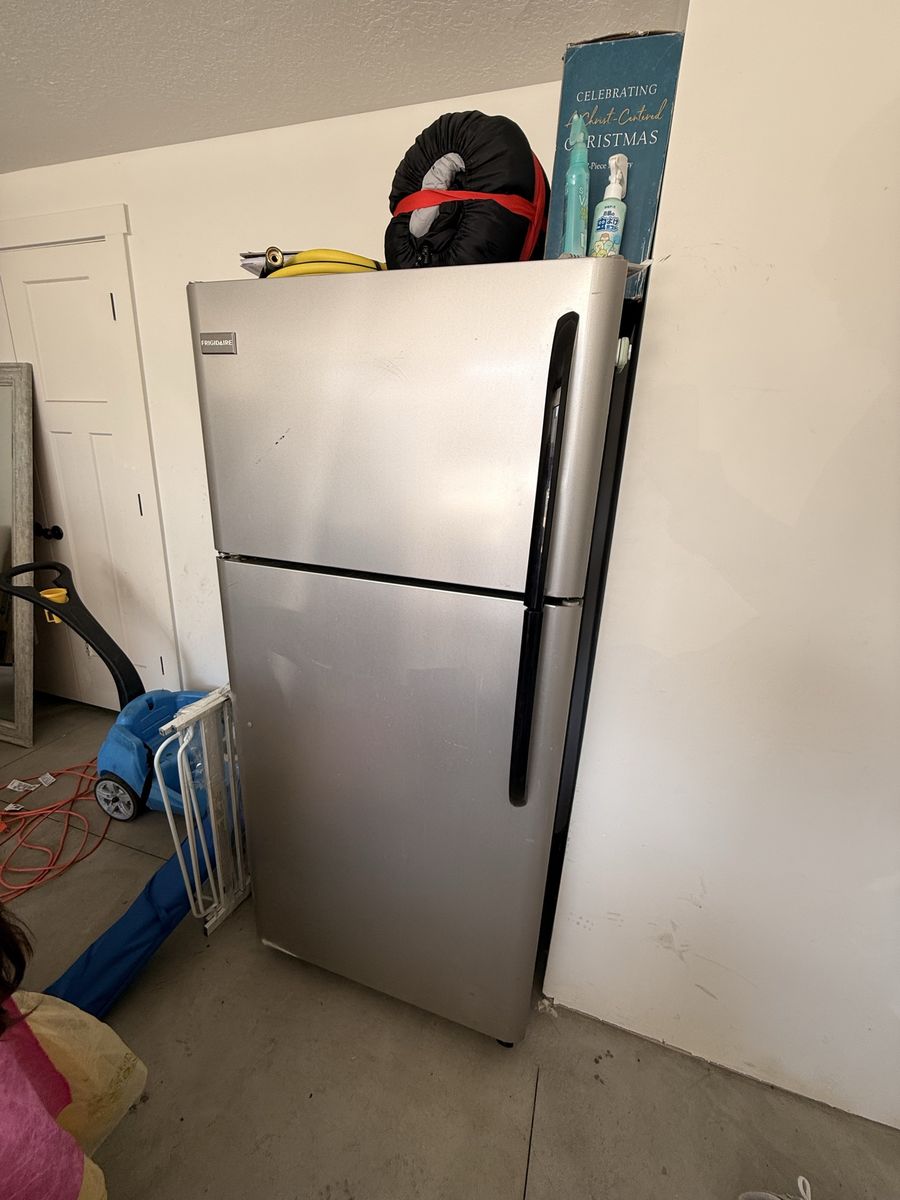 Frigedaire fridge/freezer