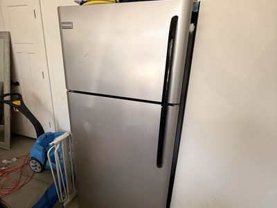 Frigedaire fridge/freezer