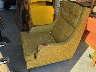 Stunning PAIR of vintage Mid Century Modern armchairs + matching ottoman. Kroehler Avant Designs collection. MCM