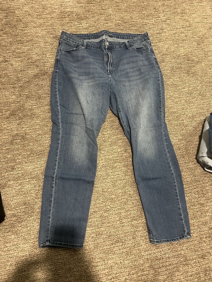 Old Navy Women's Size 18 High-Rise Wow Straight Jeans - Medium Wash Denim