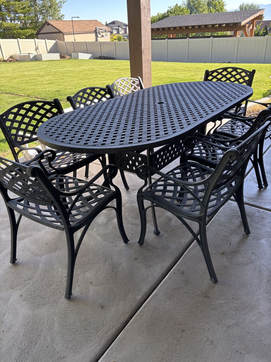 Outdoor Table & Chairs