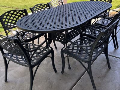 Outdoor Table & Chairs
