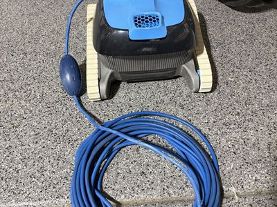 Automatic pool vac.