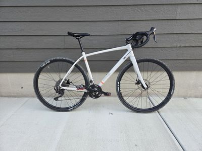 Co-Op ADV 2.2 Gravel Bike / Adventure Bike / Bike Packing. Great Condition. Size L