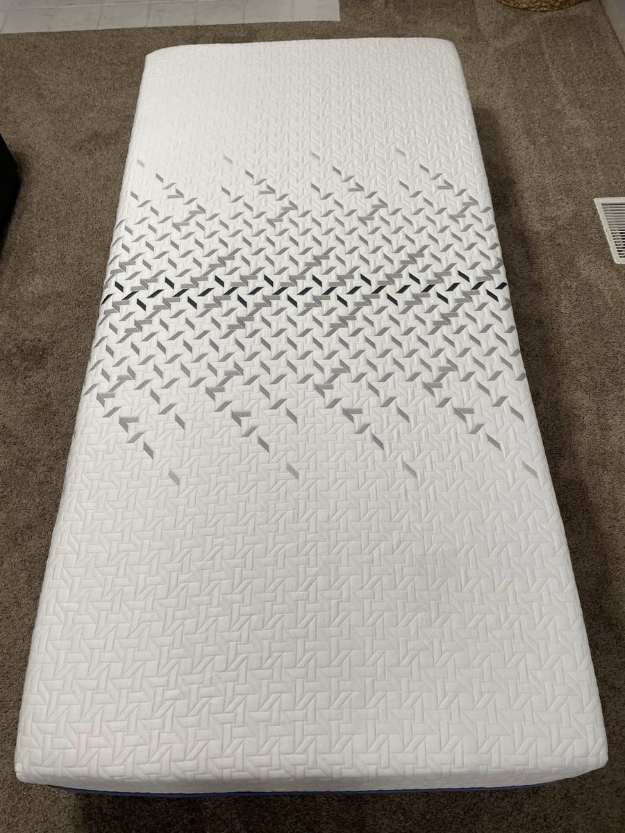 Nectar Luxe Memory Foam Twin XL Mattress - Like New!