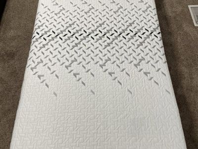 Nectar Luxe Memory Foam Twin XL Mattress - Like New!