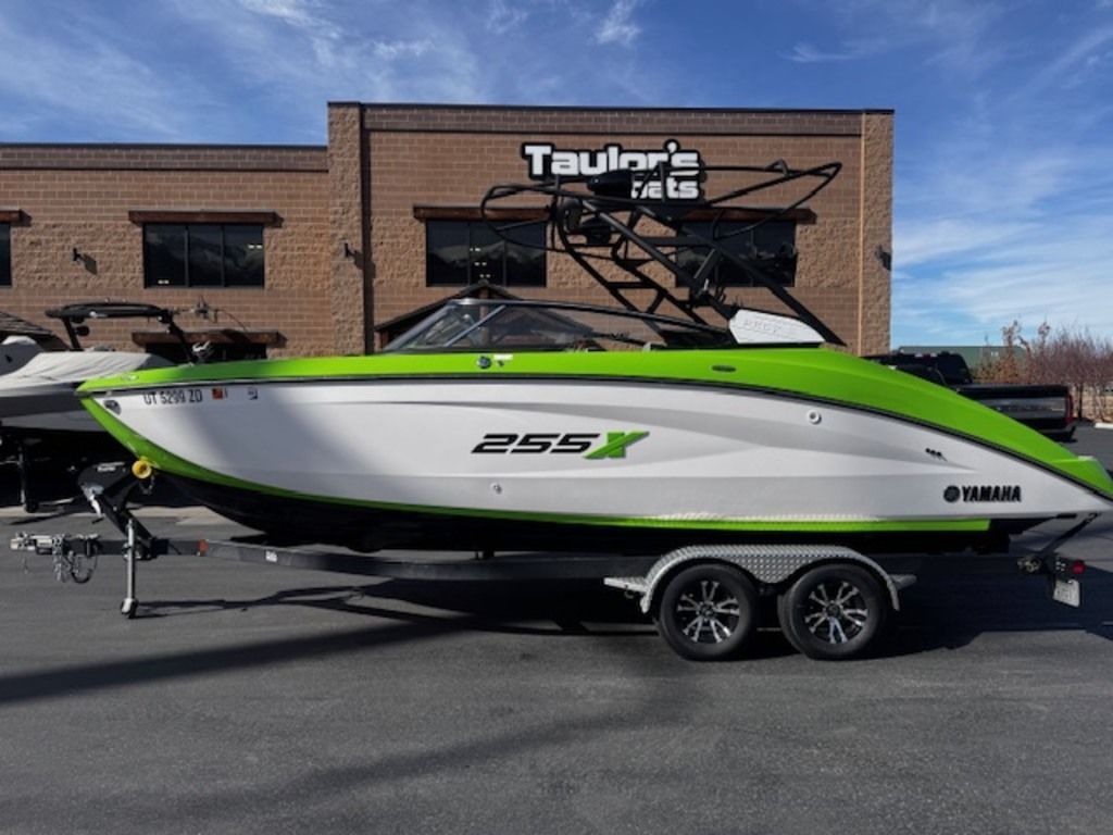 2022 Yamaha Marine 255XD