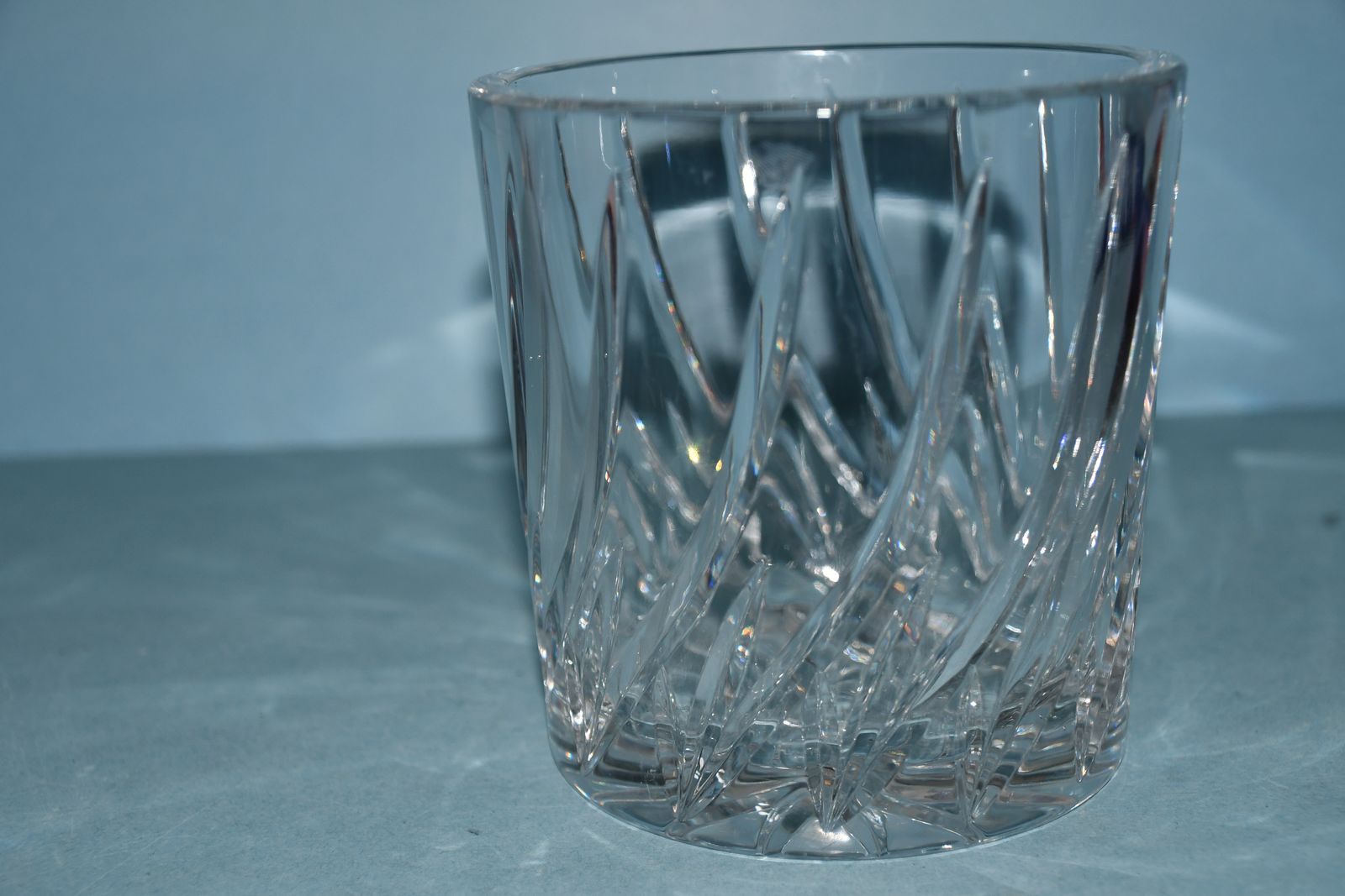 BEAUTIFUL CRYSTAL VASE ~ HEIGHT 5" ~ DIAMETER 5" ~ NO CHIPS!