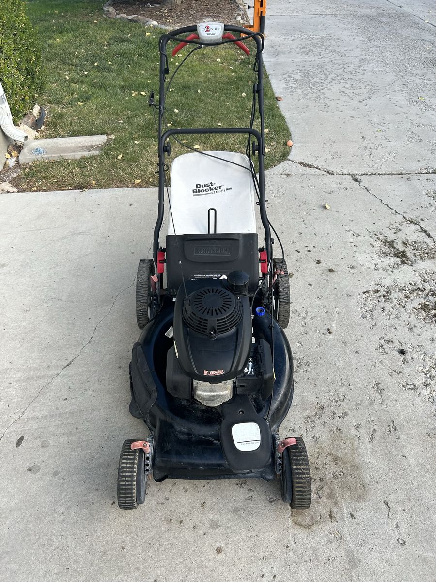 Craftsman lawn mower with Honda GCV190 Engine
