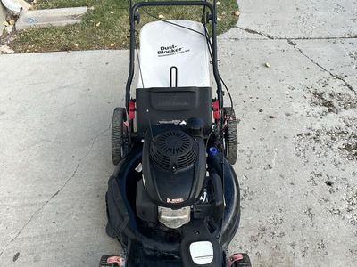 Craftsman lawn mower with Honda GCV190 Engine
